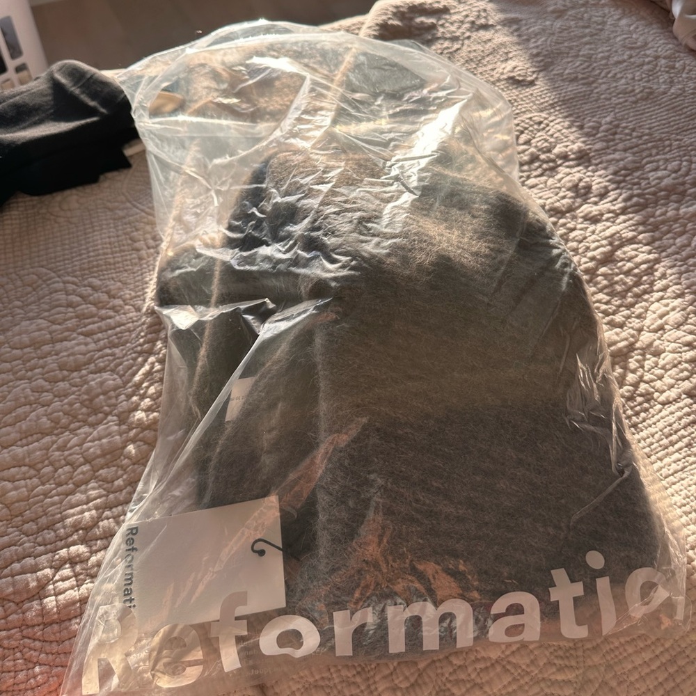 Reformation Cosmia Alpaca Grey Sweater - Picture 4 of 11